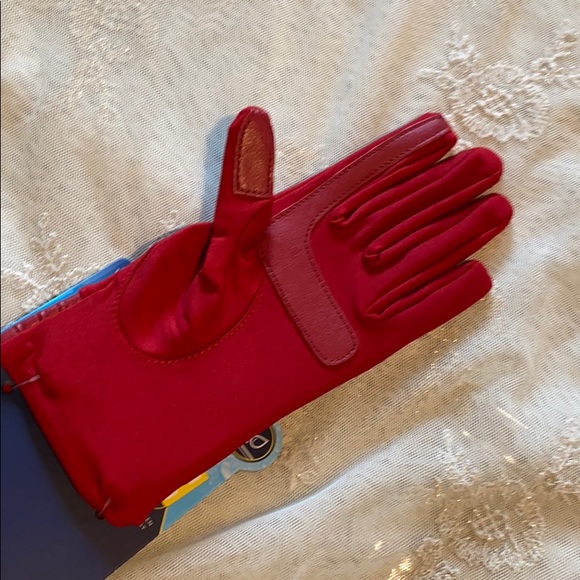 NWT Red Touch Screen Gloves - Picture 3 of 4